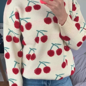 Stickad tröja med körsbär - Orginal från shop cider $24, one size men passar s-m