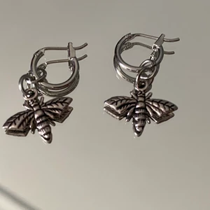 Handgjorda örhängen  - GRATIS FRAKT @bladhsmycken på Instagram💖💛