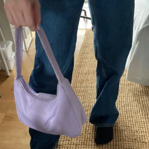 Väska  - Superfin väska som jag köpte för ett tag sen. Aldrig använt. Då den inte kommer till användning 