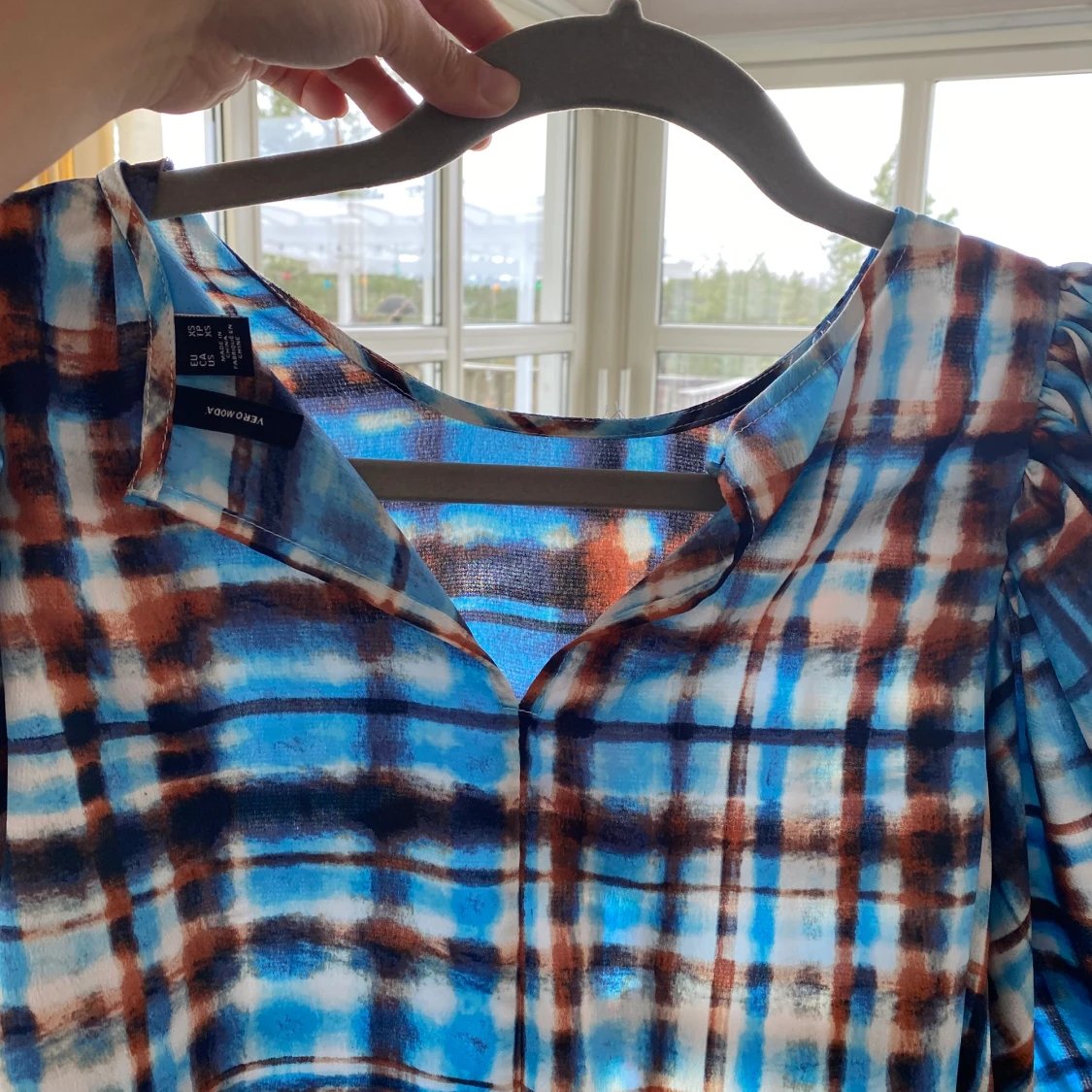 Cool mönstrad blus med puffärm - 91