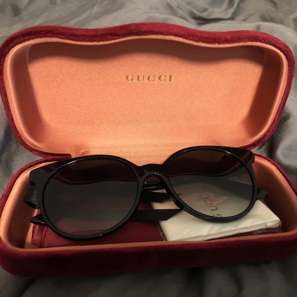 Gucci solglasögon. Köpte dem i Florence förra året (Äkta), helt perfekta. Frakten ingår. . Accessoarer.