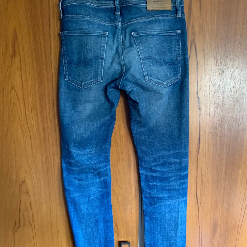 Storlek W29/L34. Cond: 7/10. Jeans & Byxor.