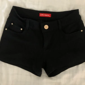 Kostym shorts  - Lågmidjade, små fickor, skönt material 