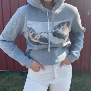 The cool elephant hoodie - Snygg the cool elephant hoodie som tyvärr inte kommer till användning längre då jag har alldeles för mycket hoodies❤️ 