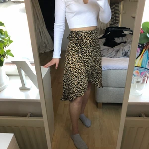 Leopardkjol, storlek S - Omlottkjol i storlek S från bershka 