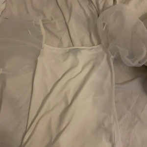 Puffärm topp - Topp med puffärmar från Gina. Så fin och passar även S