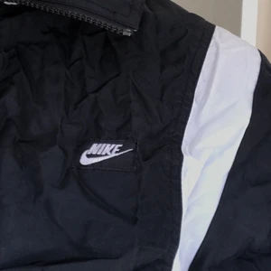 NIKE JACKA - cool Nike jacka, skickar fler bilder vid intresse!