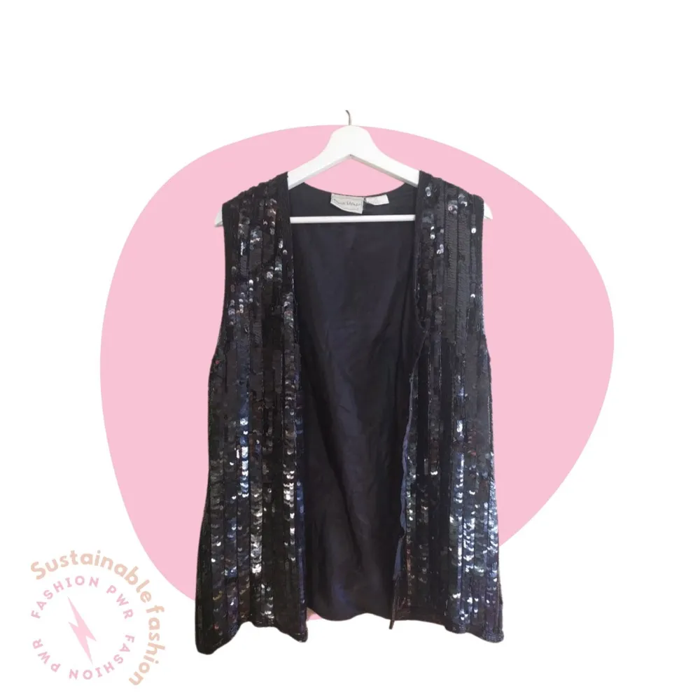 This vintage piece is a statement!    It is glamorous, fancy and a find!   This garment it is entirely hand-beaded.   * It is a bit heavy. Size: M. Loose fit, feels more like size 42. Brand: Frank Usher Material: Shell: 100% silk, Linning: polyester Condition: Great! ♥ Has no stains, no damage, perfect condition.   All products are packed in s beautiful eco-friendly package. . Kostymer.