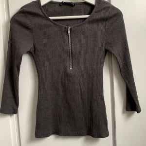 Tröja New Yorker - Fin tröja köpt från NewYorker som blivit lite för tajt. Inga fel hursomhelst