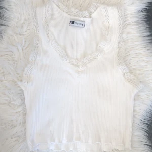 Linne - Ett jättefint linne från Newyorker! Köparen betalar för frakten, katt finns i hem 💐💐