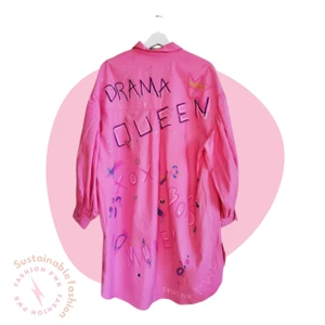Drama Queen, hand-painted shirt/dress - This personalized hand-painted shirt/dress is a statement.  You can dress it in many different ways, as a shirt, dress or kimono.  Says: XOXO, Boys and Money.  This is a must have!  Size S.  Feels more like S/M.  Loose fit.  All products are packed in s beautiful eco-friendly package.  At fashion PWR we avoid overproduction, this is an unique piece, only one piece available.