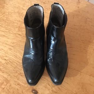 Vintage leather cowboy boots - Size 42 🤠