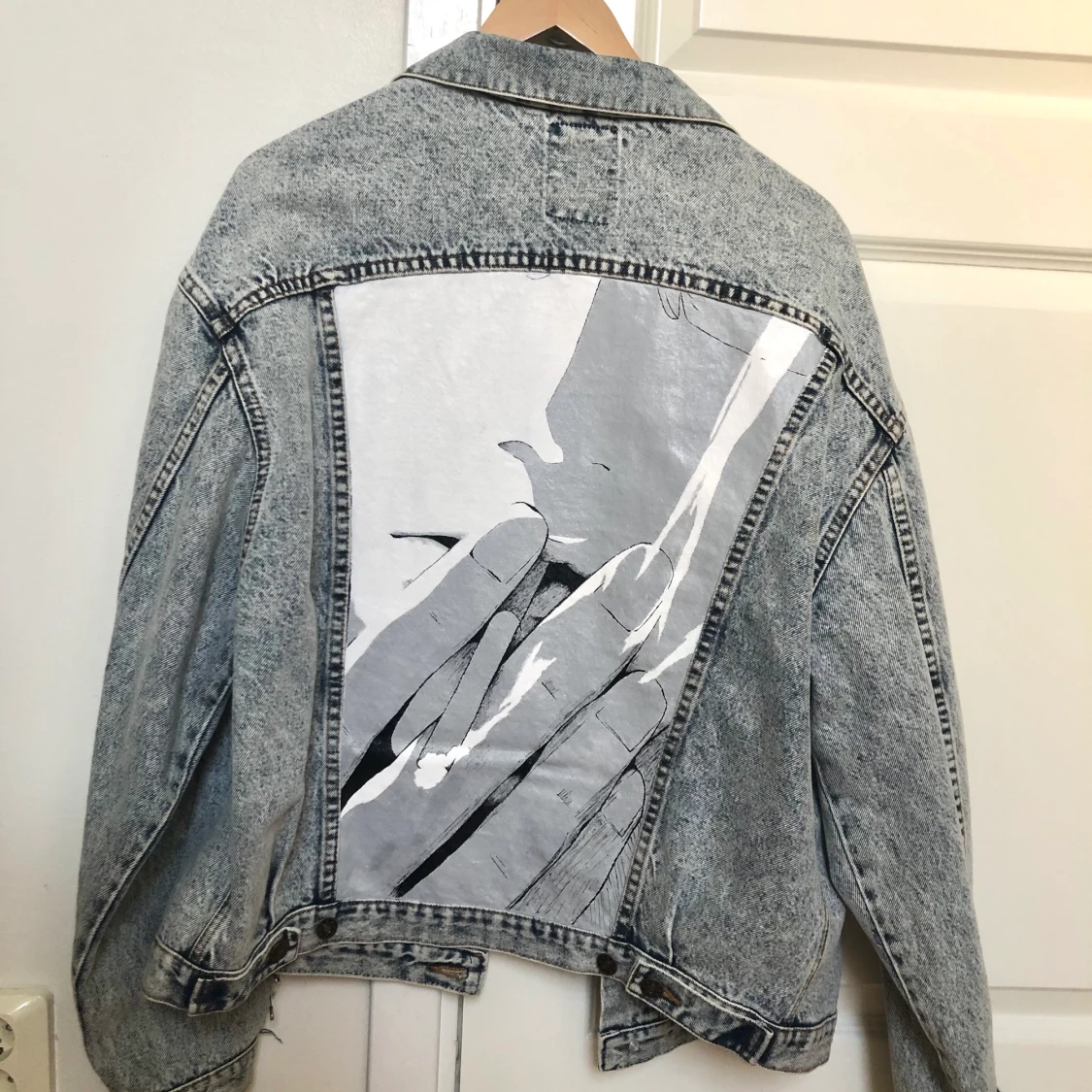 Målad jeansjacka