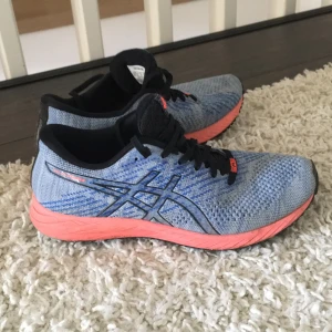 Fina löparskor - Superfina löparskor från Asics! Storlek 37, kostade kring 1300 men säljer för 400kr +frakt