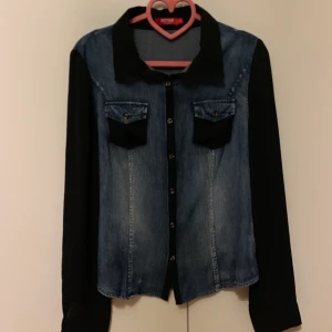 Skjorta i storlek m - Tops i storlek m, fin skick, finns hämta i Stockholm, kan även skicka via post