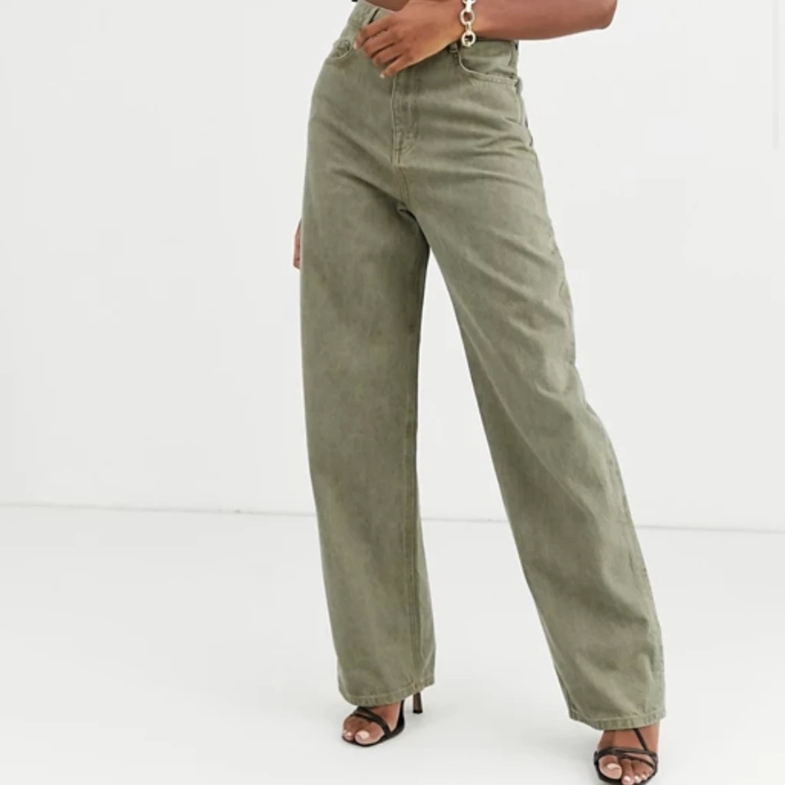 Långa baggy militärgröna jeans