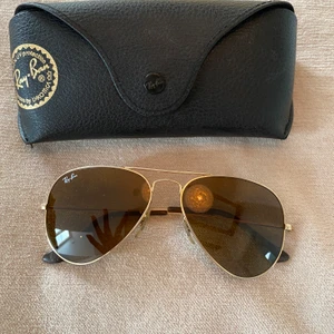 RayBan pilotglasögon  - Original RayBan pilotglasögon modell S. Glaset helt perfekt skick. 