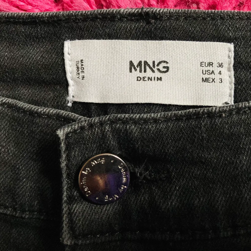 Loose fit jeans from Mango. -Size: 36 - Color: dark grey -Almost no use. Jeans & Byxor.