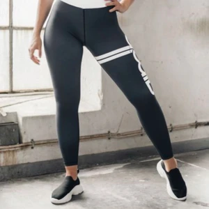 Aim’n xs - Säljer mina älskade aim’n tights pga att de inte kommer till användning. Supersköna och i nyskick. Passar både xs och s! Squatproof. Frakt tillkommer på 66kr!