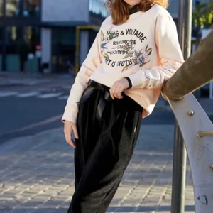 Zadig & Voltaire hoodie strl XS 32 helt ny! - Fin hoodie i strl 12. XS-32. Passar mig inte så ingen bild på. Helt ny. Nypris ca 800kr. Prutas ej.