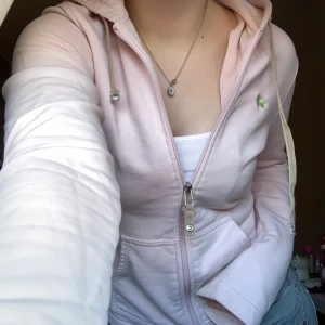 ESPRIT MUNKIS - Säljer min esprit munkis, banden ser rätt urtvättade men annars bra skick. Kan frakta eller mötas upp.