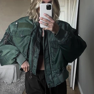 Zara bomberjacka grön - Storlek S. Använd 1 gång