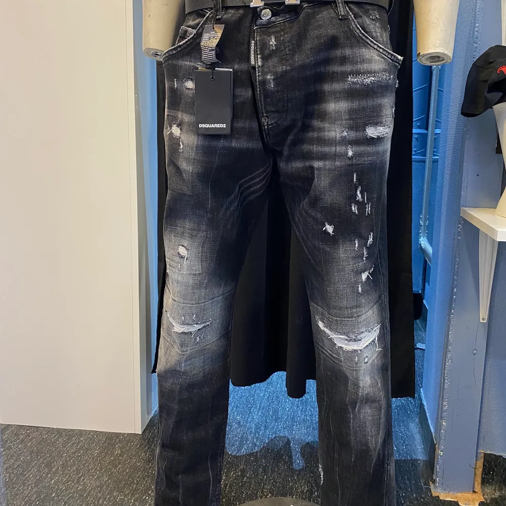 Svarta  dsquared2 jeans till salu . Jeans & Byxor.