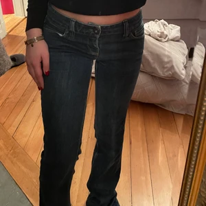 Guess lowwaisted jeans - Säljer dessa lowwaisted jeansen från Guess!!💗 