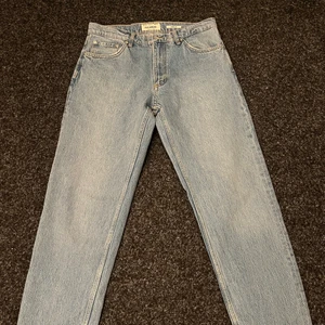 pull & bear jeans - oanvända eftersom byxorna var för små för mig. Är 176cm.