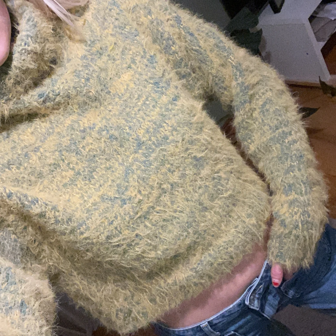 Stickad tröja med hög krage gul/grön