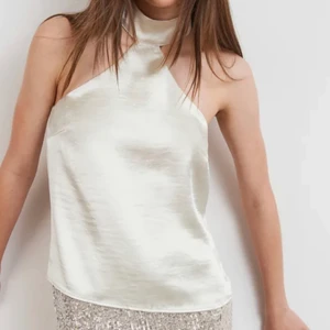 Fest topp - Säljer denna fest toppen som är slutsåld. Säljer då den inte kommer till användning. Aldrig använd så så gott som ny!