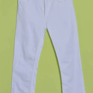 Acne Studios Pop straight cropped Jeans  -  🌞 Säljer Acne studios Pop cropped vita jeans! Straight leg.  Strl 34 (ca 26 tum)   🌿 Fina till våren   Inget att anmärka på. I fint skick. Blev bara använda någon enstaka gång pga fel storlek. 