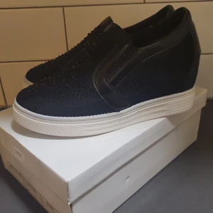 Sneakers  - Svarta perfekt för våren 