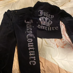 Juicy couture storlek xs  - Jag säljer dessa Juicy couture dress pågrund av att jag köpte de i fel storlek. De är helt oanvända har fortfarande de i prislapp.  Priset kan även diskutera 