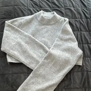 Super mysig tröjan från Monki i storlek S, super bra kvalitet! Orginalpris 299 men säljer för 150kr