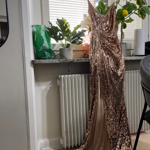 Balklänning  - En väldigt balklänning som jag har haft bara en gång. Den är glittrig, sexi, elegant och väldigt bekvämt att dansa i. 