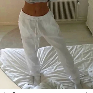 Linnebyxor - Säljer mina superfina linne byxor, knappt andvändna 💓 köparen står för frakten ! (Lånade bilder från @tindrafairbanks)
