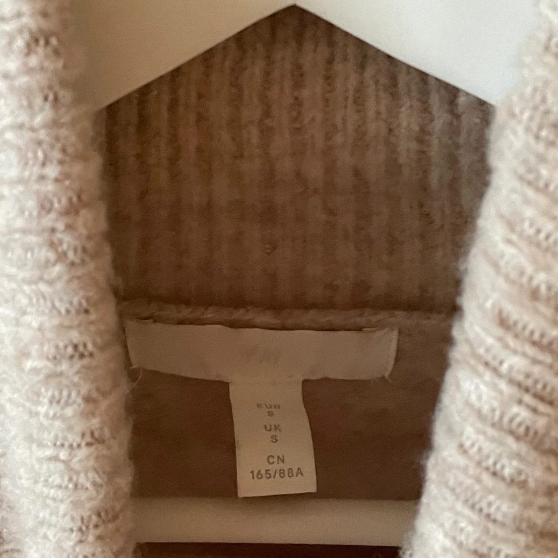 Stickad beige tröja!💕 Storlek S - 91