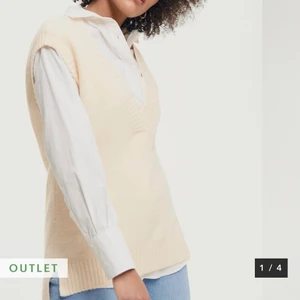 Jätte fin väst  - Jätte fin väst från STOCKH LM, aldrig använd o tar bara plats i garderoben, på första bilden försökte jag hitta en som liknade så mycket som möjligt 💕 