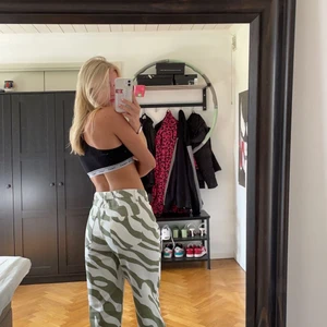 Coola jeans  - Säljer mina skitsnygga jeans pga att de nt kommer till användning. 