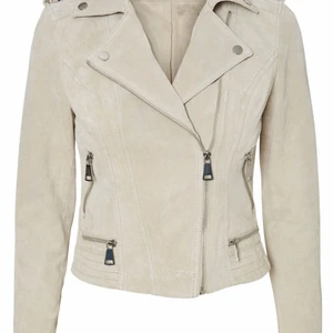 Mockajacka  - Mockajacka är storlek M, passar även storlek  S. Färgen på jackan är  beige. Jackan är från vero Moda, köpt för cirka ett år sen men är inte så använd. Köpt för 899kr finns ej o köpa idag i denna färg. Köpare står för leveransen 