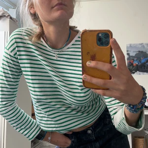 Långärmad grönrandig tröja strl 164  - Grönvitrandig långärmad supersöt tröja från zara kids i storlek 164. 