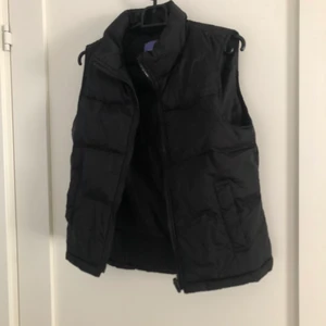 Svart väst - Köparen står för frakten 💕🦋😊