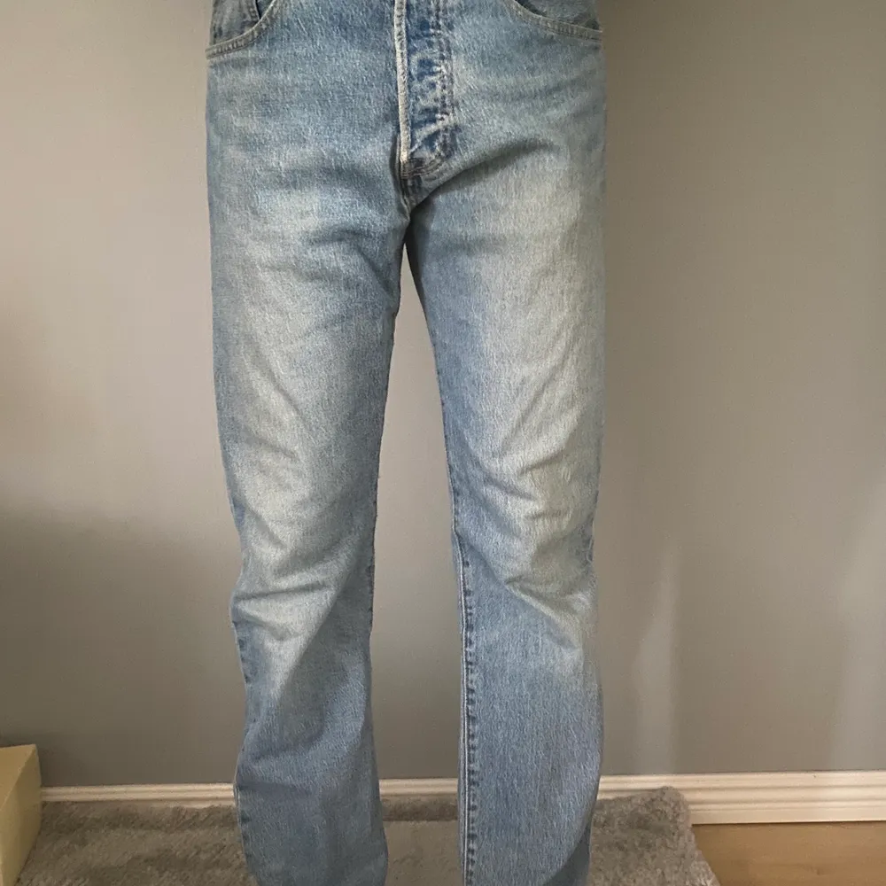 Säljer pågrund av att jag inte använder dem. Bra skick. Säljer för 500kr, nypris 1200kr. Jag står för frakten . Jeans & Byxor.