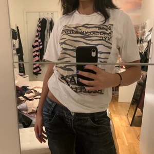 T-shirt från Gina Strl: S  - Snygg t-shirt med tryck