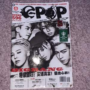 Jag säljer min kpop magasin för 50 kr utan frakt. Allt står på kinesiska och det finns Bigbang, SNSD, Exo,Bts etc