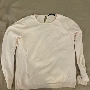 Rosa tröja - En myströja i den perfekta babyrosa färgen. Fint skick. Strl S från mango