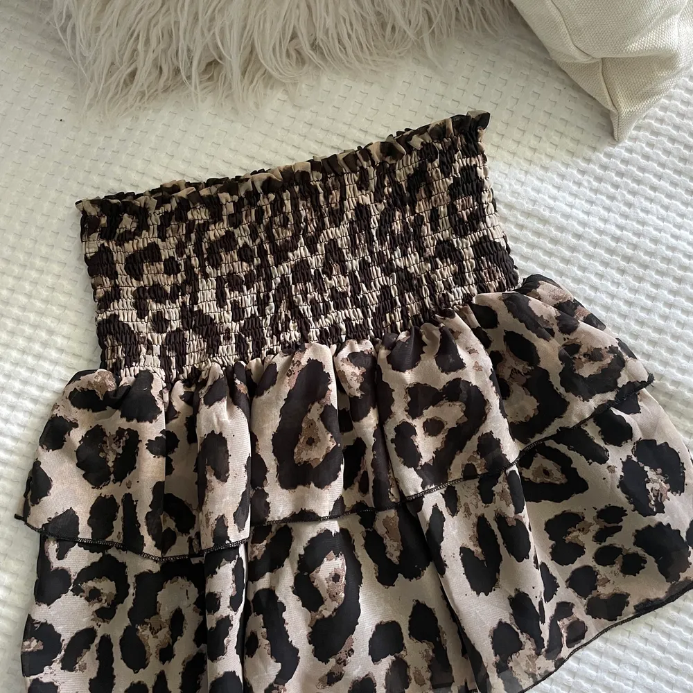 Leopard kjol från Loavies i storlek S 🐆🐆. Kjolar.