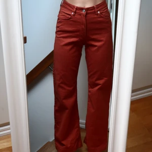 Orangeröda jeans! - Orangeröda jeans från Carin Wester. Köpta förra året, rätt så oanvända - känns nya!