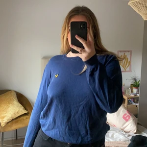 Lyle & scott  - Sweatshirt från Lyle & Scott. Är lite mer av en oversized modell men är bra kvalite och knappt använd.😋